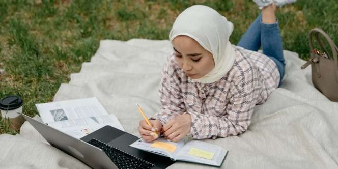 Pengertian Kata Kerja Mental, Ciri-Ciri, Jenis dan Contohnya yang Penting Dipahami