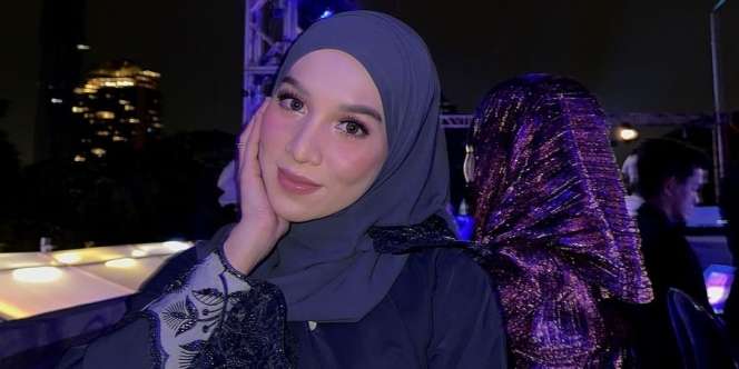 Tutorial Pashmina Satin Glamor, Cocok untuk Acara Malam