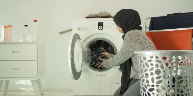 Jemuran Susah Kering, Begini Tips Mencuci Saat Musim Hujan agar Pakaian Nggak Bau Apek