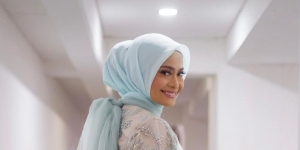 Pakai Hijab dan Berbalut Dress Biru, Ersa Mayori Bak Princess