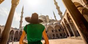 Optimalkan Potensi Wisata Halal Cheria Holiday Ekspansi ke 100 Kota
