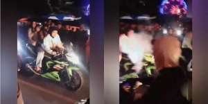 Heboh! Wanita Geber Motor di Tengah Kemacetan, Langsung Dilempar Petasan Auto Kena Mental