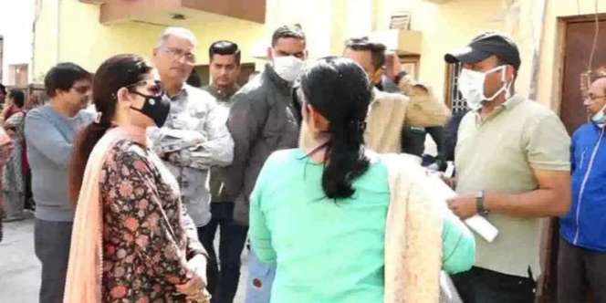 Sangat Takut Tertular Covid-19, Wanita dan Anak Ini Tak Pernah Keluar Rumah Selama 3 Tahun, Saat Rumahnya Didobrak Isinya Bikin Syok