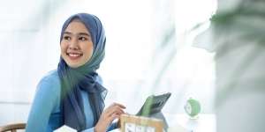 4 Perawatan Penting Kulit Kepala untuk Hijaber, Lakukan Rutin Ya!