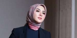 Cuma untuk Selimuti Bahu, Syahrini Pakai Blazer Seharga Rp50 Juta
