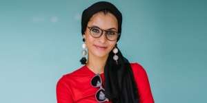 Cara Pilih Kacamata yang Pas untuk Hijaber, Biar Kerudung Tidak Berantakan