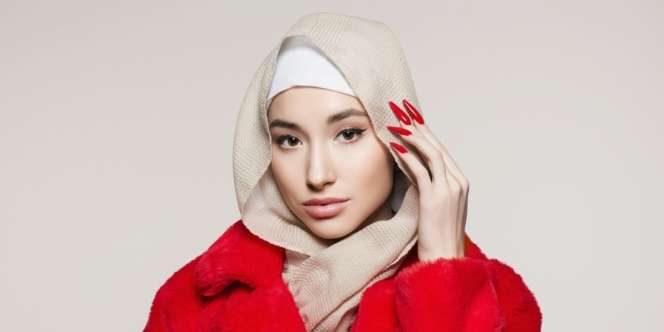 Wajah Lebih Tegas Hanya dengan Bedak Sekali Usap