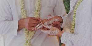 Pernikahan Nyaris Batal, Pengantin Wanita Pergoki Calon Suaminya Masih ‘Menyusu' ke Ibu