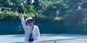 Main Tenis, Harga Raket Syahrini Bikin Syok