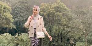 Layering Outfit dengan Tampilan Smart Casual untuk Hijaber