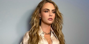 Super Model Cara Delevigne Tampil Stunning di Red Carpet SAG Awards 2023