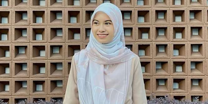Coba Styling Pashmina Motif Menutup Dada, Look Jadi Elegan 