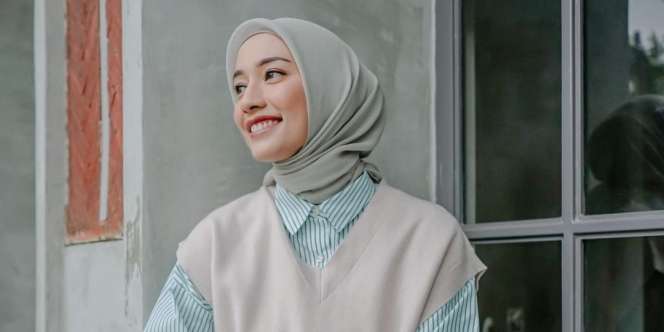 Layer Kemeja dengan Vest, Tengok Style Smart Casual Mega Iskanti 