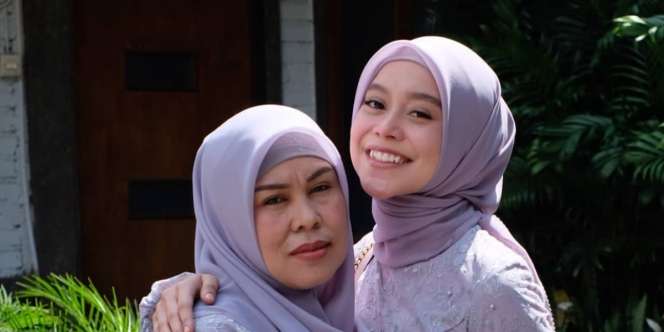 Potret Ibunda Lesti Kejora Tampil Sederhana Meski Punya Anak Tajir