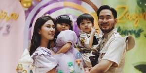 Menggemaskan! Deretan Pasangan Selebritas Memiliki Anak Kembar Cewek dan Cowok