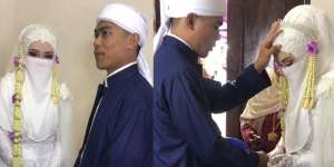 Pengantin Pria Baru Pertama Kali Lihat Wajah Istri Usai Akad Nikah, Gemetaran Sampai Keringat Dingin Bercucuran, Netizen Sampai Iri