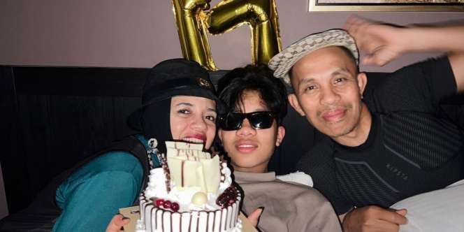 Potret Kejutan Mewah Gen Halilintar Pasang Ucapan Ultah di Gedung Tertinggi Dunia