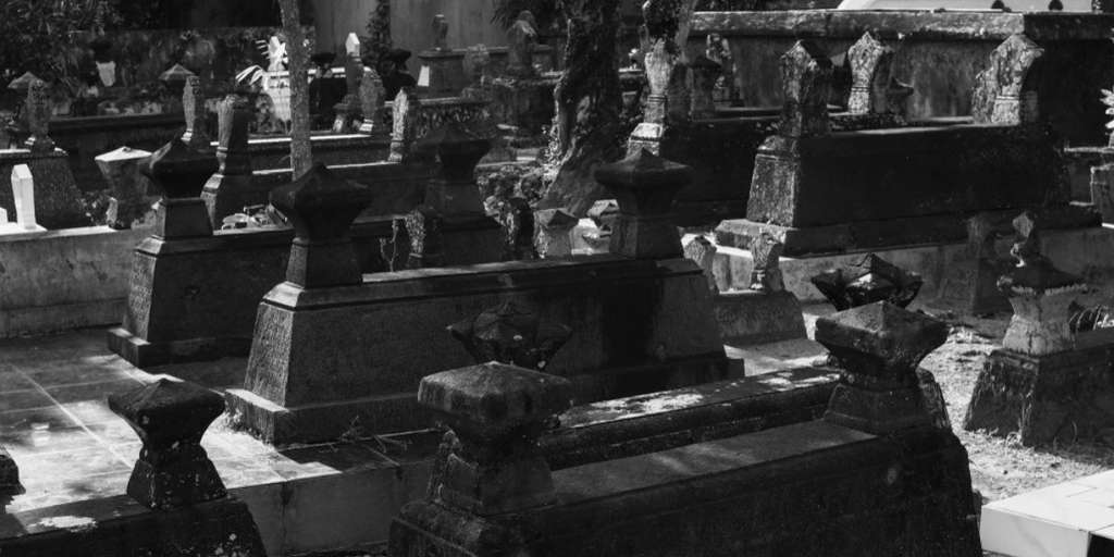 Cerita Horor Driver Ojol Antar Makanan Tengah Malam, Pakai Aplikasi Maps Diarahkan ke Kuburan | Dream.co.id