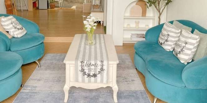 Sofa Hijau Turquoise Bikin Ruangan Jadi Tak Monoton
