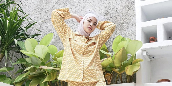 Inspirasi Outfit Tabrak Warna Marsha Natika, Tampilan Jadi Nyentrik