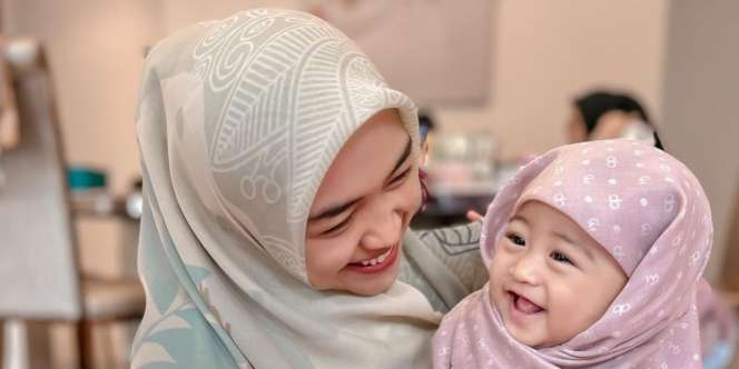Dikritik Ajari Moana Jalan di Usia 7 Bulan, Ria Ricis Kasih Balasan Menohok