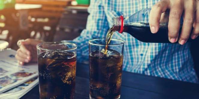 Minum Soda Ternyata Bermanfaat untuk Kesehatan Seksual Pria