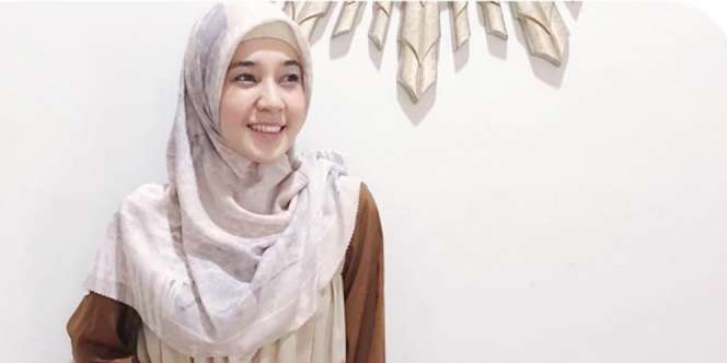 Pesona Dhini Aminarti dalam Balutan Hijab Syar'i, Anggun Sekaligus Stylish