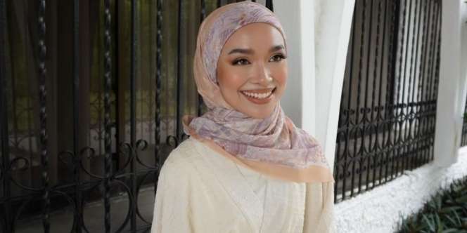 Inspirasi Gaya Pashmina Gadis Malaysia, Cocok untuk Daily Look 