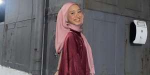 Pashmina Cotton Nuansa Flowy, Tengok Cara Stylingnya