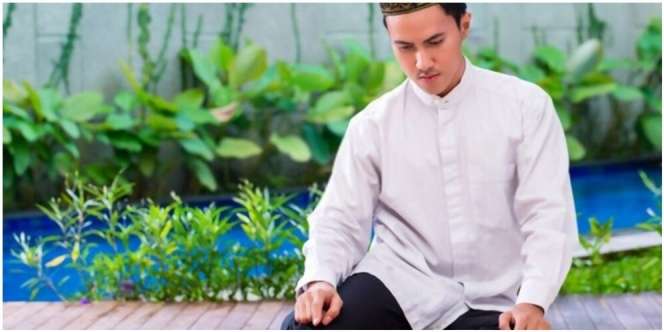 Doa Tahiyat Akhir Lengkap Sampai Salam, Perhatikan Cara Duduk dan Doa Setelahnya!