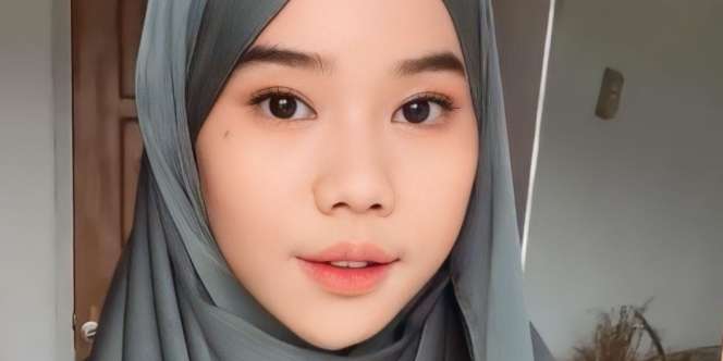 Style Kerudung Silk Textured untuk Tampilan Lebih Mewah 