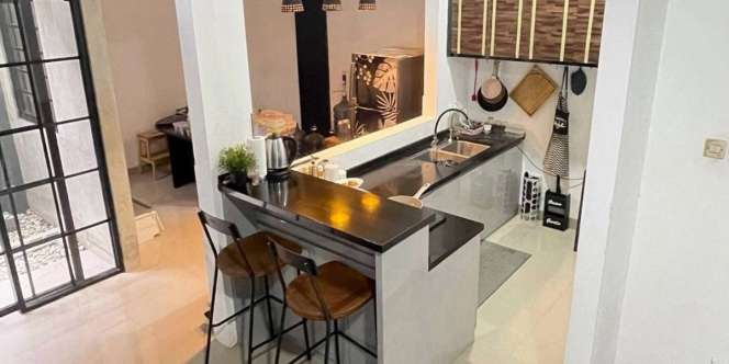 Dapur Mungil dengan Penataan Industrial yang Sedang Tren
