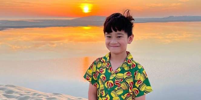 Rafathar Pakai Kaus Hanya Berhias 3 Huruf, Ternyata Harganya Selangit