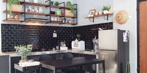 Dekorasi Serba Hitam, Hasilnya Tampilan Dapur Jadi 'Ganteng' 