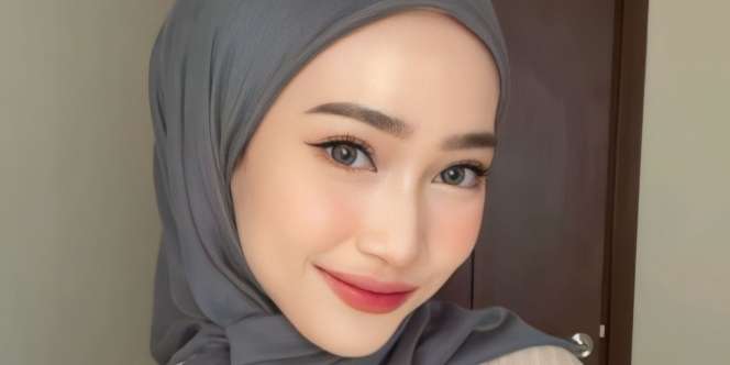 Styling Kerudung Segi Empat Ikat 'Sat Set', Hasilnya On Point!