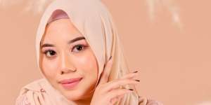 Cukup Pakai 2 Alat, Riasan Awet dan Rapi di Kulit Berminyak
