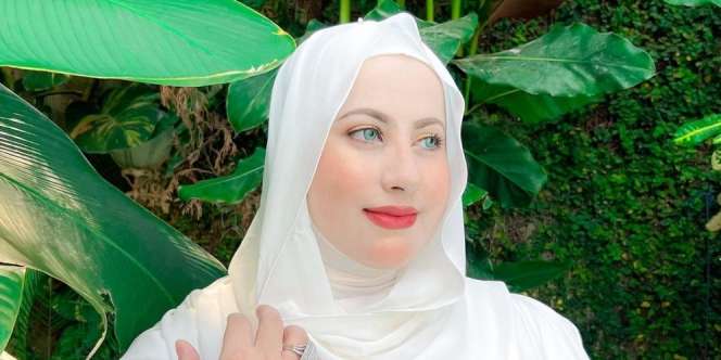 Memikat, Pilihan Dress Ombre Warna Permen Tasyi Athasyia