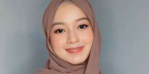 Cara Stylish Pakai Hijab Menutup Dada dengan Pashmina Oval 