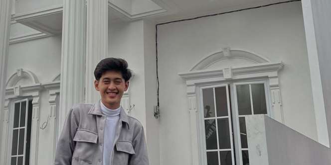 Rumah Mewah Seleb Tiktok Fahmi NM: Bergaya Classic Modern, Pilar Besar Menjulang di Teras