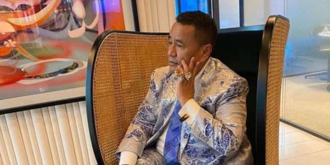 Demi Kehormatan Ibunda, Hotman Paris Keluarkan Semua Uang Dolarnya Saat di Restoran Termahal Paris