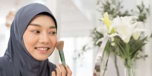 Area di Wajah yang Paling Butuh Concealer, Biar Riasan Makin Cetar