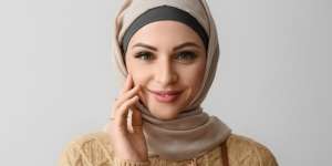 Kunci Makeup Matte Tahan Seharian untuk Wajah Berjerawat