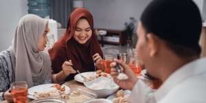 Doa untuk Orang yang Menghidangkan Makanan, Pahami Juga Etika Makan yang Perlu Diperhatikan