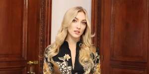 Potret Terbaru Varsha Strauss, Bule Cantik Keluarga Cendana