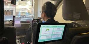 Taksi Full Service, Penumpang Bisa `Mute` Sopir dan `Tuang` Air Putih Hanya dari Sentuhan Layar