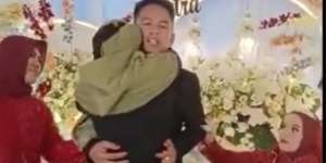 Wanita Bercadar Tiba-tiba Peluk Pengantin Pria Bikin Istri dan Keluarga Panik, Lihat Endingnya