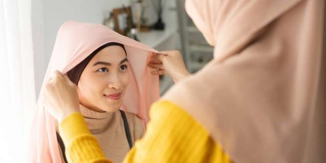 3 Tutorial Hijab Segi Empat Motif Terbaru yang Cantik dan Manis, Cocok Dipakai Sehari-hari