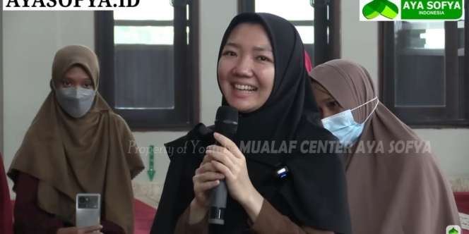 Kisah Haru Apoteker Cantik Keturunan Tionghoa Jadi Mualaf