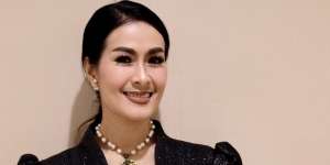 Sadar Bakal `Dijulidin`, Aksi Iis Dahlia Asyik Joget India Bikin Geger