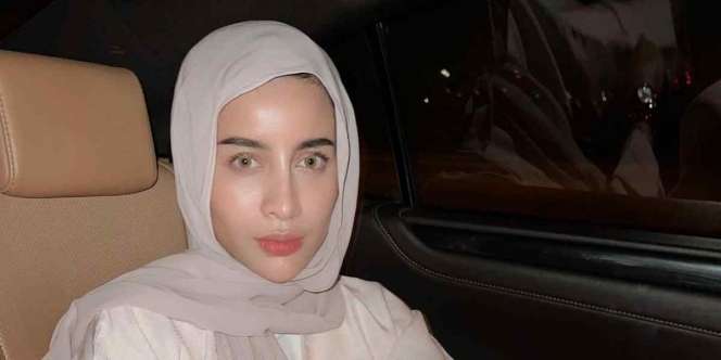 Fresh Look dengan Makeup dan Skincare Ala Aghnia Punjabi